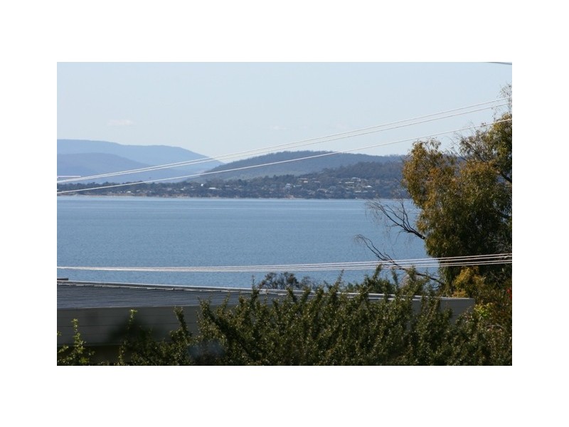 Unit 2/3 Carinya Street, Blackmans Bay TAS 7052