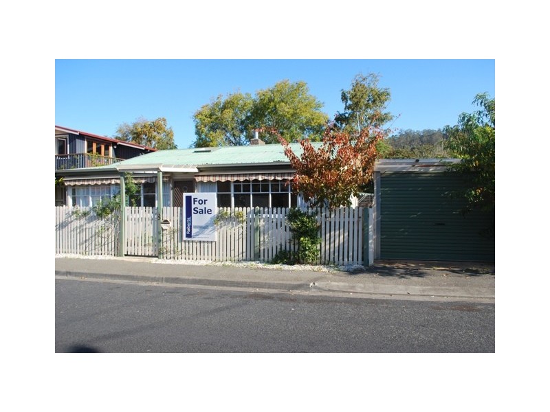 8 Rollins Ave, Kingston Beach TAS 7050