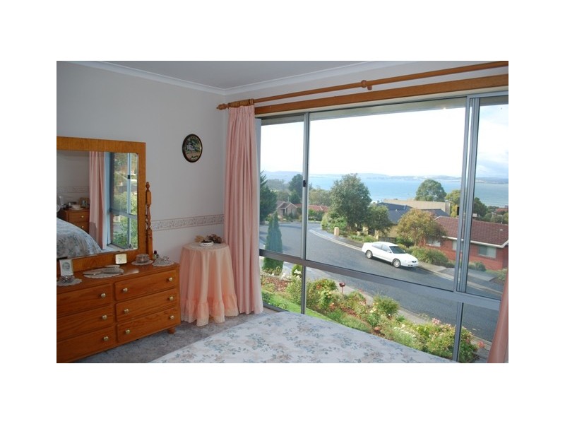 45 Calder Crescent, Blackmans Bay TAS 7052