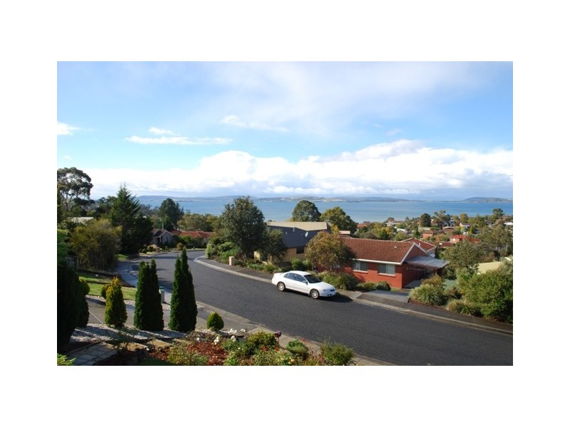 45 Calder Crescent, Blackmans Bay TAS 7052