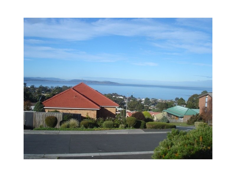 6 Amethyst Drive, Blackmans Bay TAS 7052