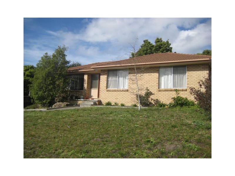 2 Alamo Close, Blackmans Bay TAS 7052