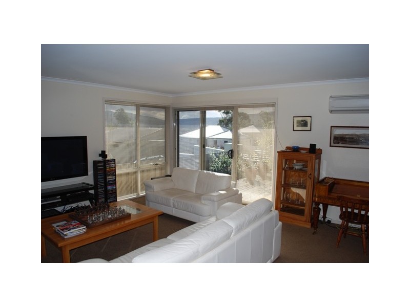 7/11 Olive Place, Kingston TAS 7050