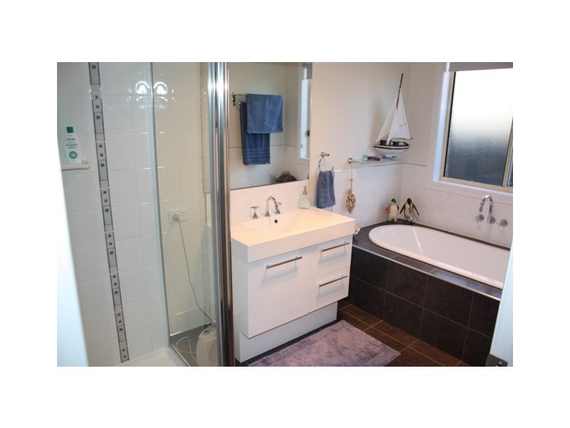 Unit 1, 4-6 Delmore Place, Margate TAS 7054