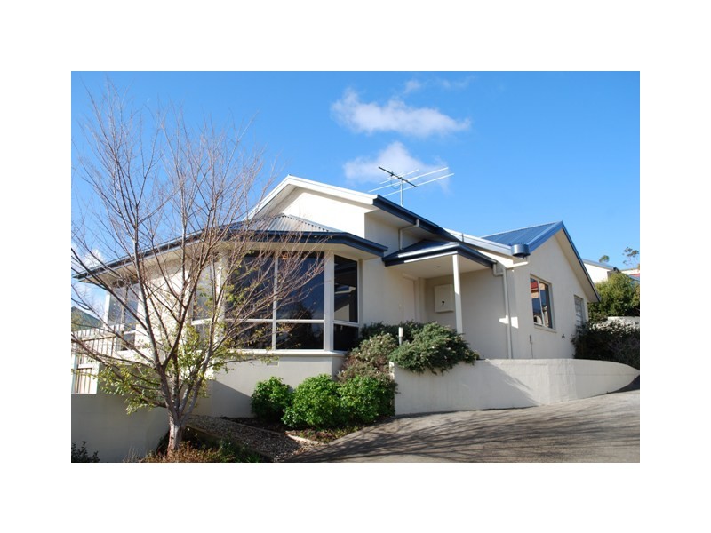 7/11 Olive Place, Kingston TAS 7050