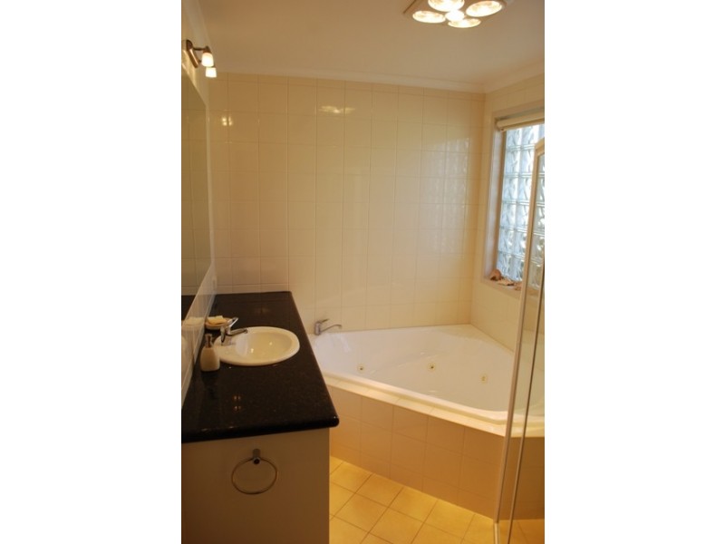 7/11 Olive Place, Kingston TAS 7050