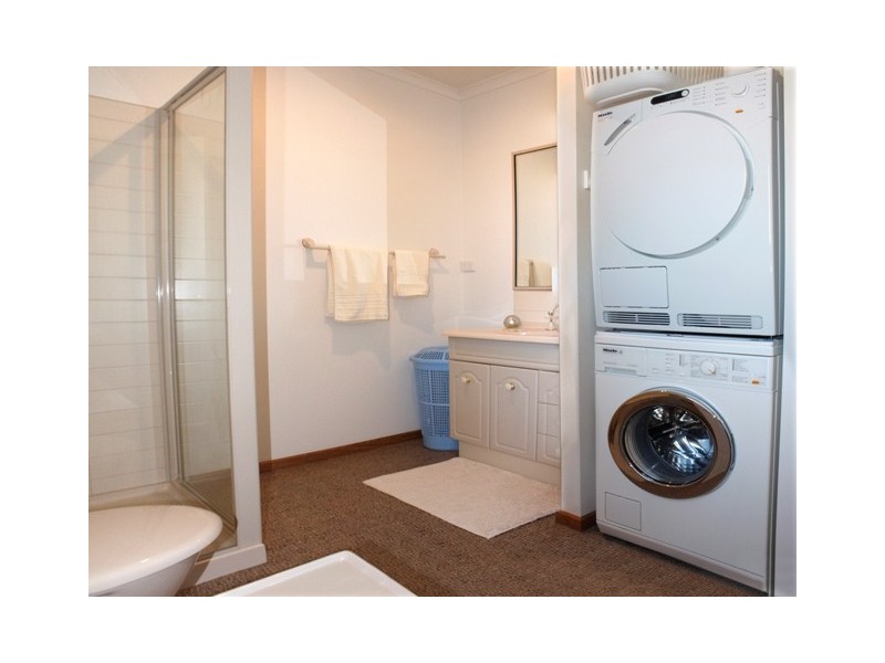 2/87 Diamond Drive, Blackmans Bay TAS 7052