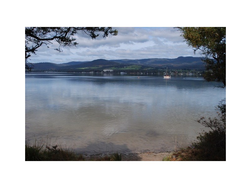 11 Wingara Road, Howden TAS 7054
