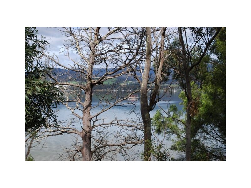 11 Wingara Road, Howden TAS 7054