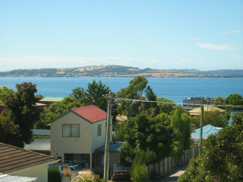 4 Sunny Avenue, Blackmans Bay TAS 7052