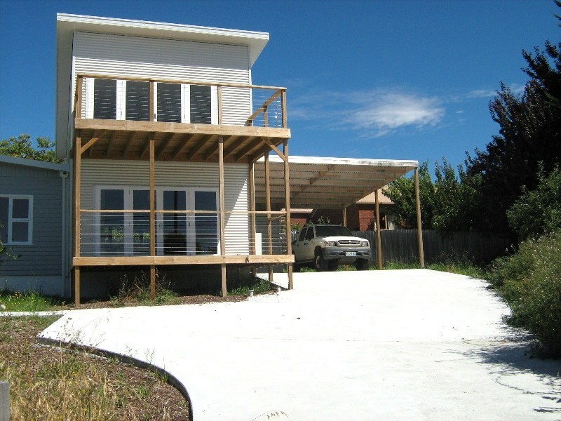 4 Sunny Avenue, Blackmans Bay TAS 7052