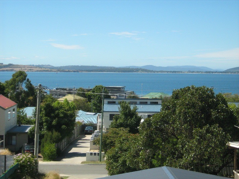 4 Sunny Avenue, Blackmans Bay TAS 7052