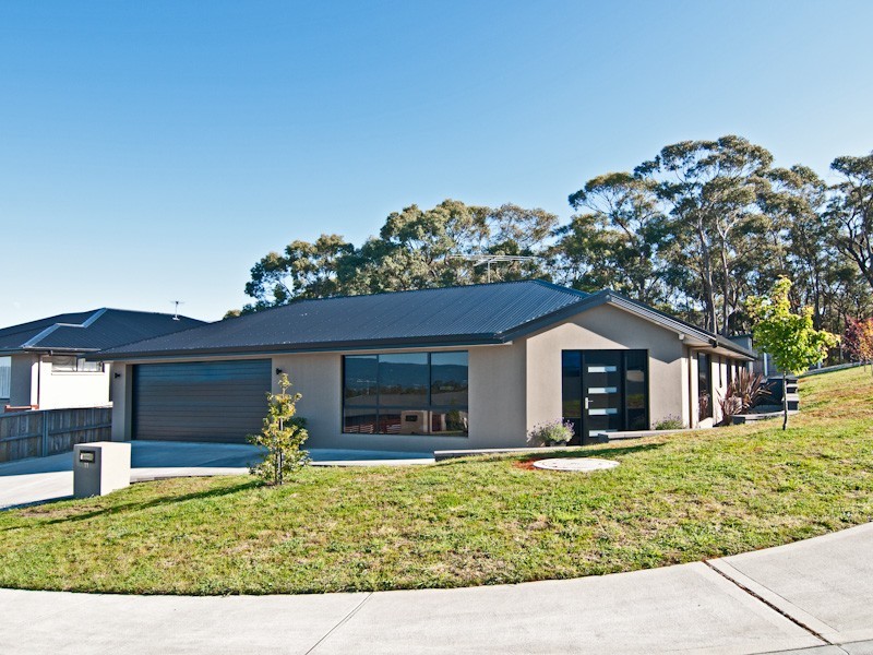 11 Celery Top Drive, Kingston TAS 7050