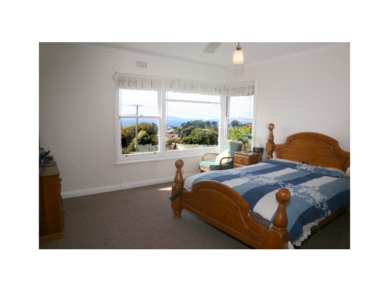 127 Roslyn Avenue, Blackmans Bay TAS 7052