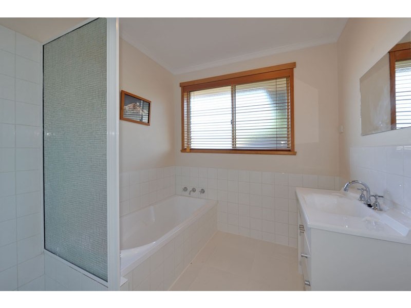 2/14 Grevillea Way, Kingston TAS 7050