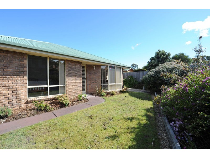 2/14 Grevillea Way, Kingston TAS 7050