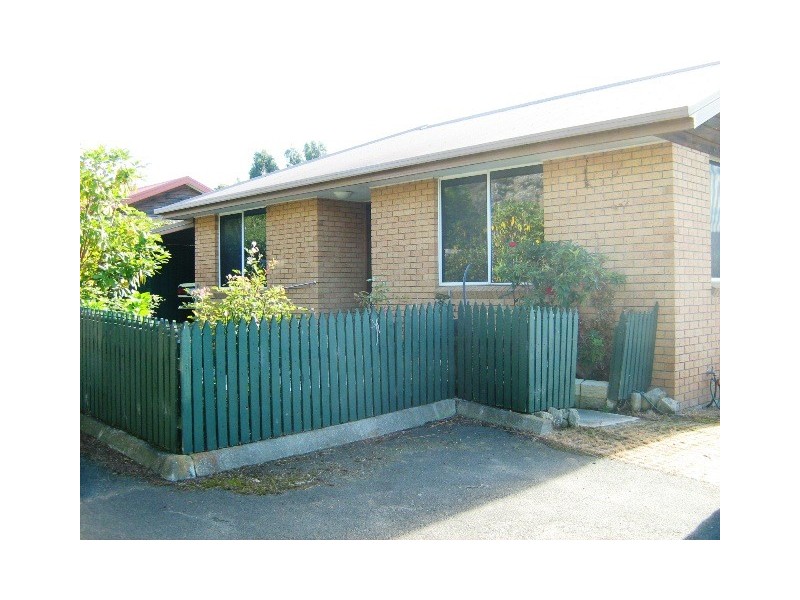 2/104 Willowbend Road, Kingston TAS 7050