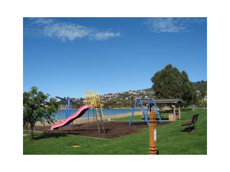 1/35 Wells Parade, Blackmans Bay TAS 7052