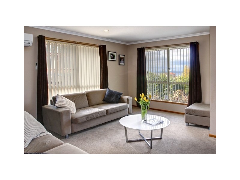 10 Adelong Drive, Kingston TAS 7050