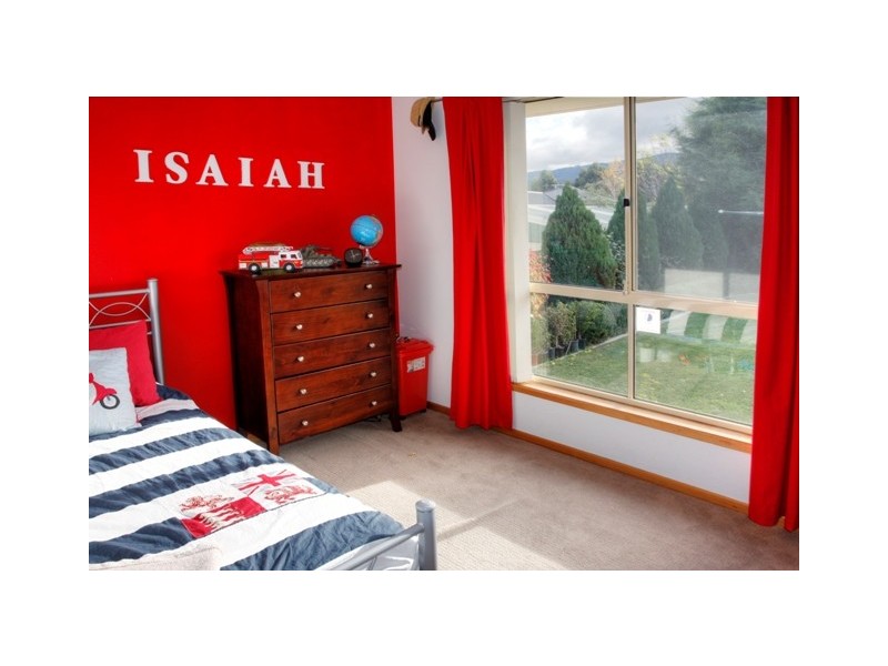 10 Adelong Drive, Kingston TAS 7050