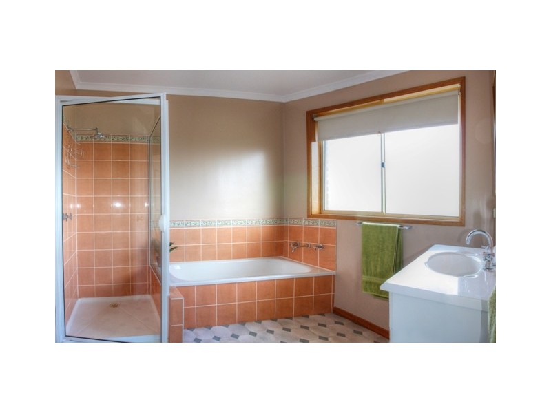 10 Adelong Drive, Kingston TAS 7050