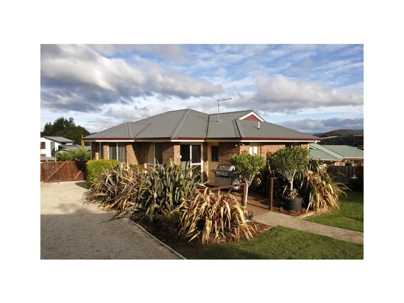 10 Adelong Drive, Kingston TAS 7050