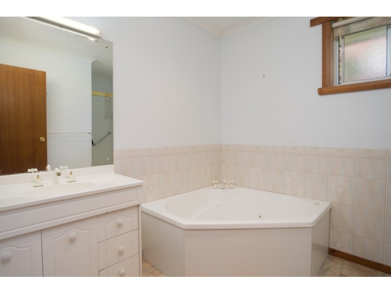2/2 Andrea Place, Riverside TAS 7250