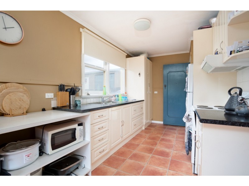 8 Regent Street, Waverley TAS 7250