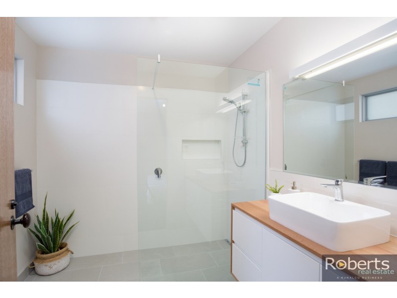 2/138 Outram St, Summerhill TAS 7250