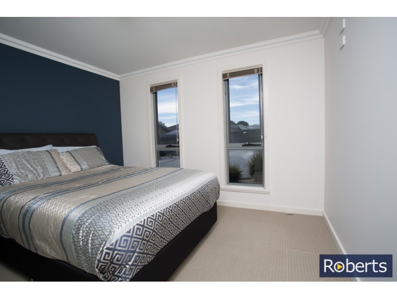 2/21 Dafnis Drive, Newnham TAS 7248