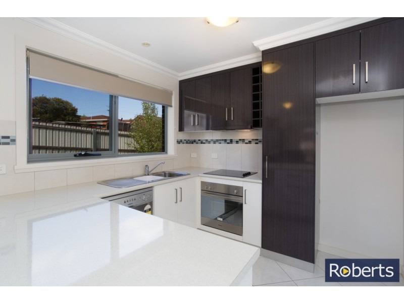 2/21 Dafnis Drive, Newnham TAS 7248