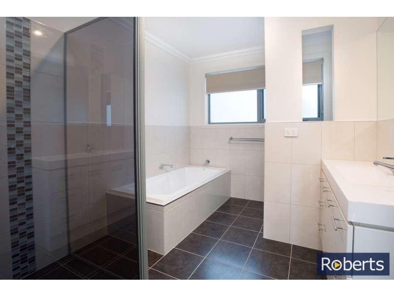 2/21 Dafnis Drive, Newnham TAS 7248