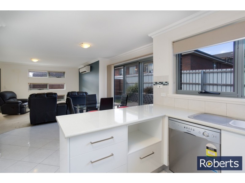 2/21 Dafnis Drive, Newnham TAS 7248