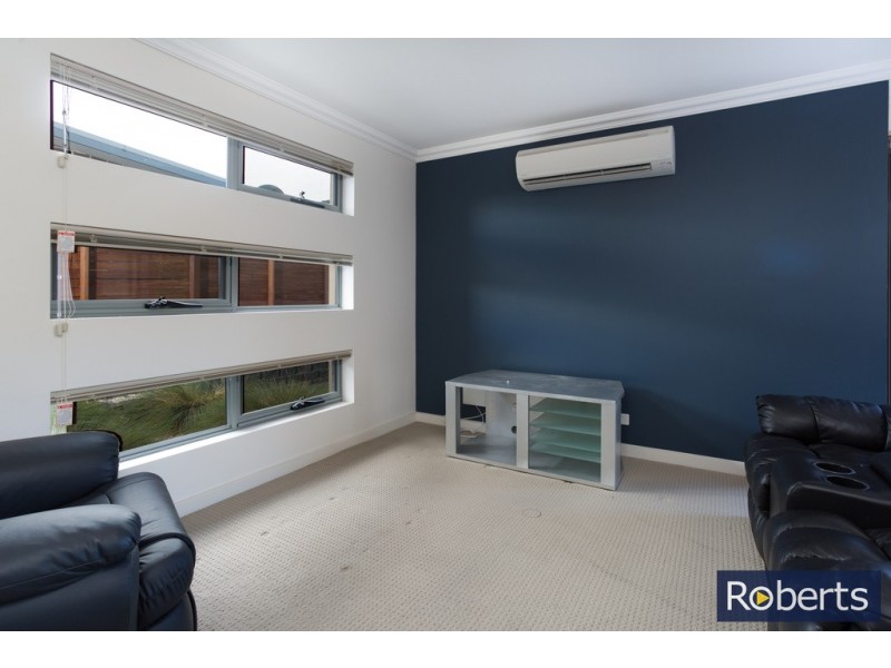 2/21 Dafnis Drive, Newnham TAS 7248