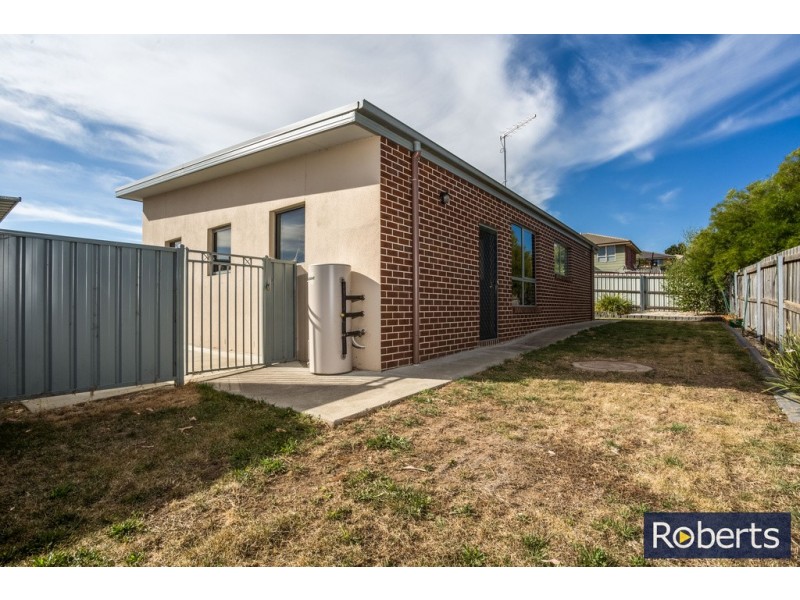 2/21 Dafnis Drive, Newnham TAS 7248