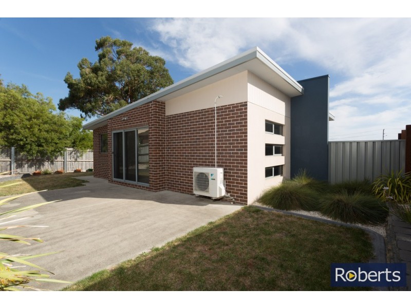 2/21 Dafnis Drive, Newnham TAS 7248