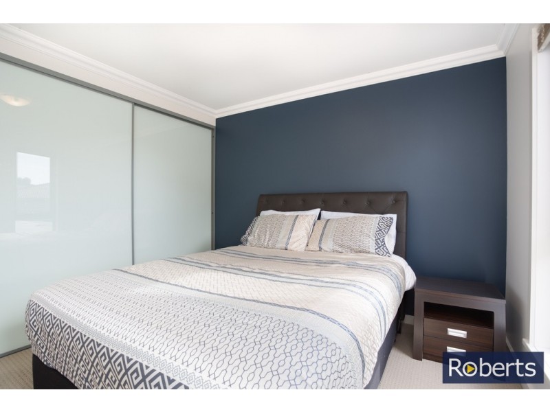 2/21 Dafnis Drive, Newnham TAS 7248