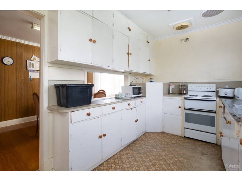 8 Sayer St, Newnham TAS 7248