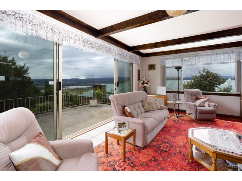 15 Cherry Road, Trevallyn TAS 7250