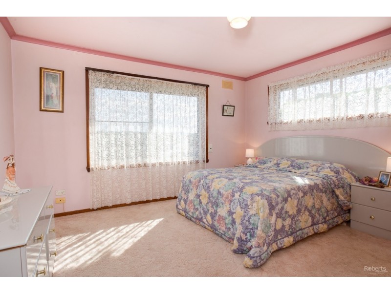 17 Bronzewing Ave, Newnham TAS 7248