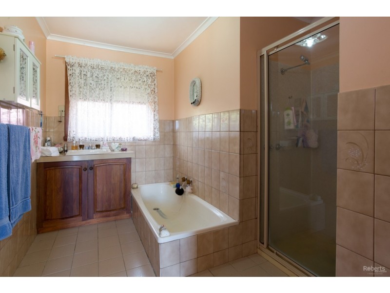 17 Bronzewing Ave, Newnham TAS 7248