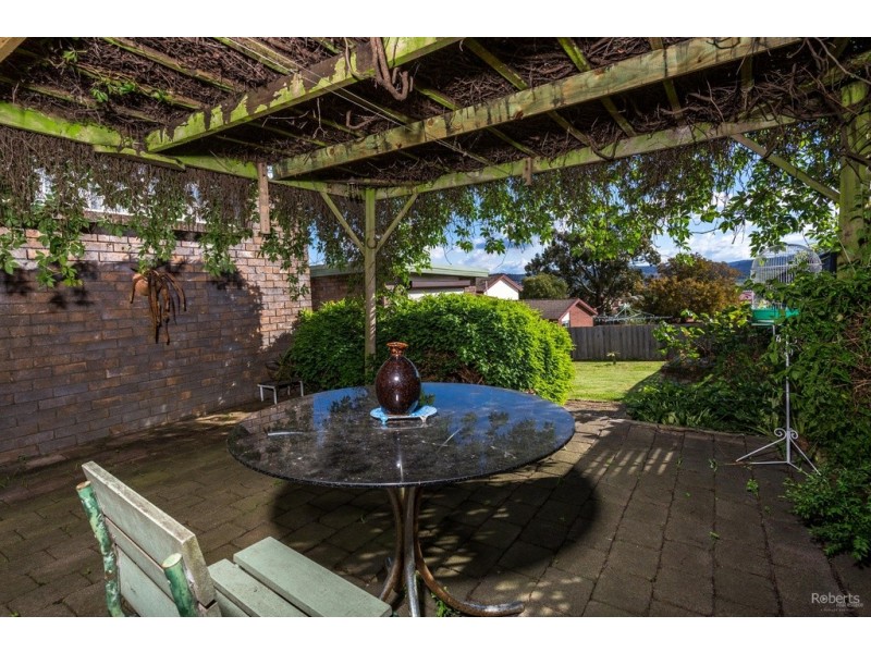 17 Bronzewing Ave, Newnham TAS 7248