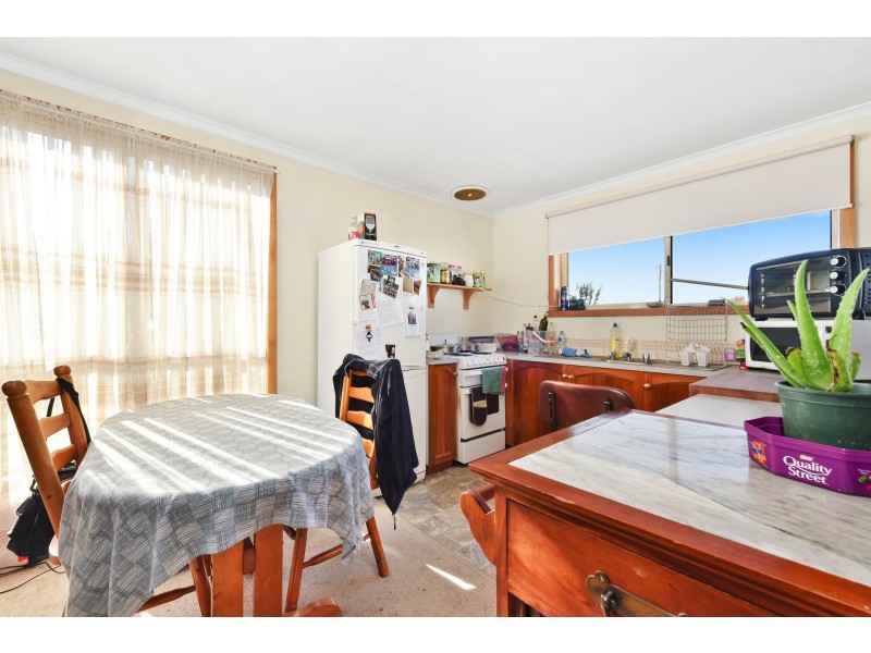 2/30b Hargrave Cres, Mayfield TAS 7248