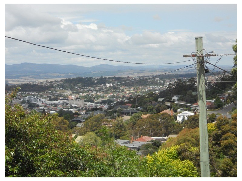 11 Summit Road, Trevallyn TAS 7250