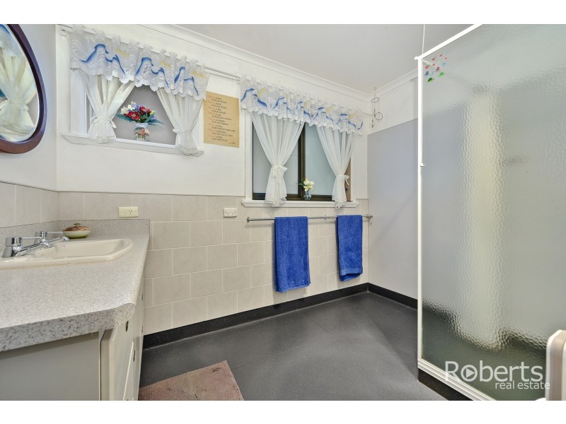 16 Ernest Street, Beauty Point TAS 7270