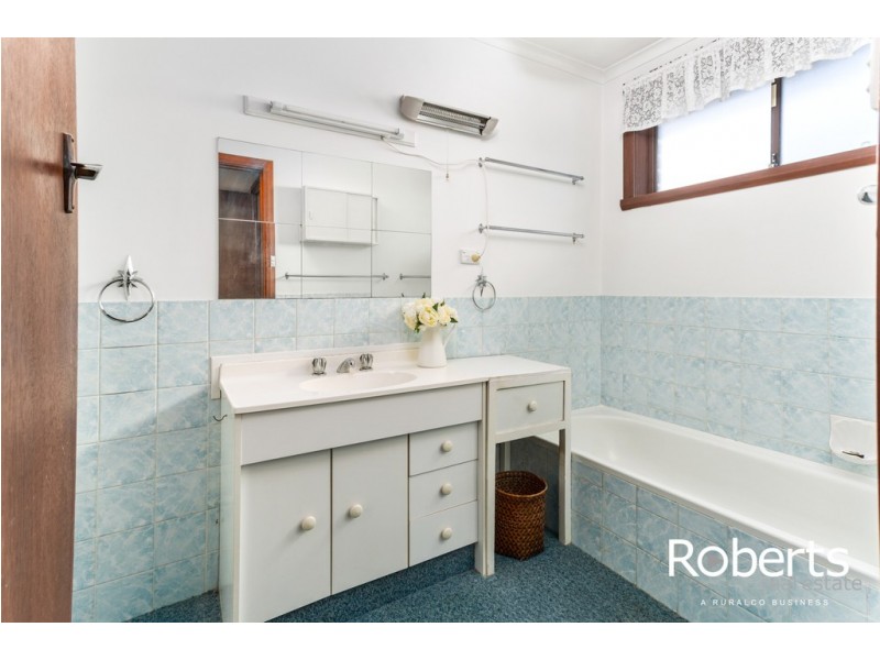37 Bronzewing Ave, Newnham TAS 7248