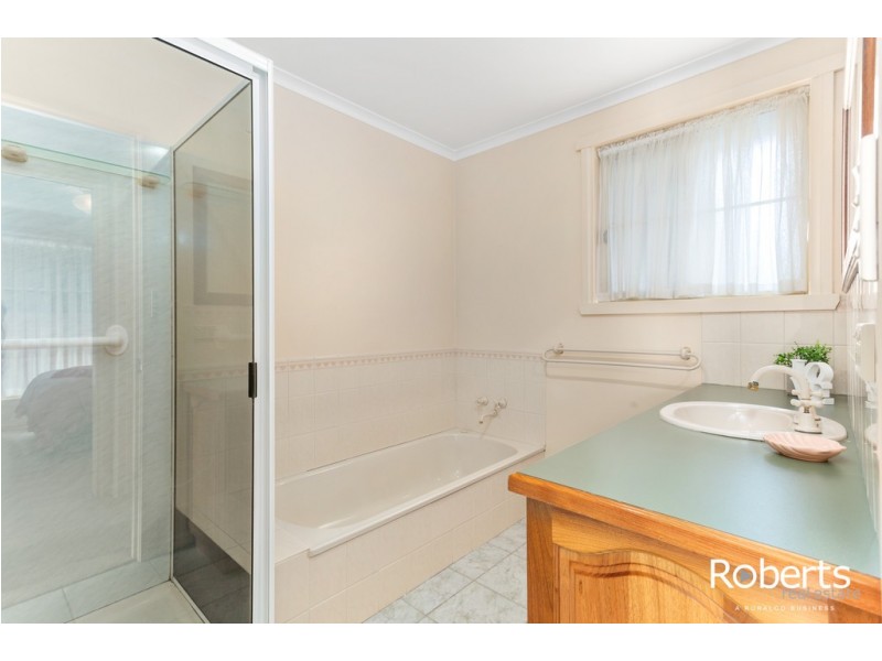 1/63 Benwerrin Cres, Norwood TAS 7250