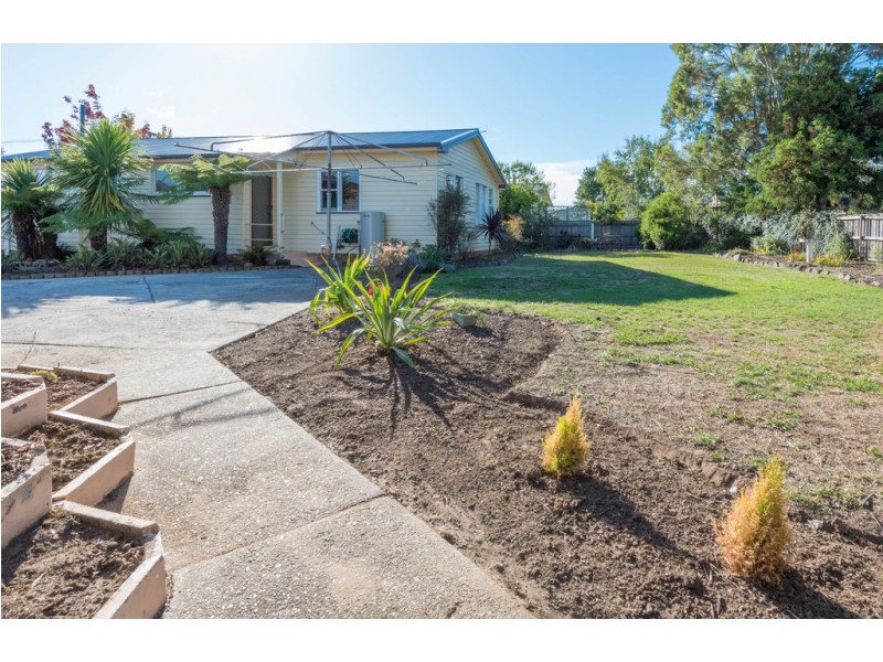 8 Tonga Place, Ravenswood TAS 7250