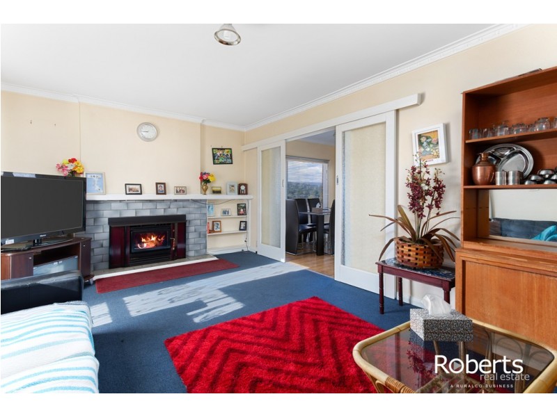 16 Paringa Avenue, Newnham TAS 7248