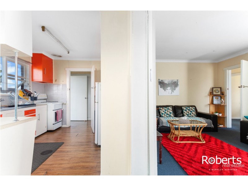 16 Paringa Avenue, Newnham TAS 7248
